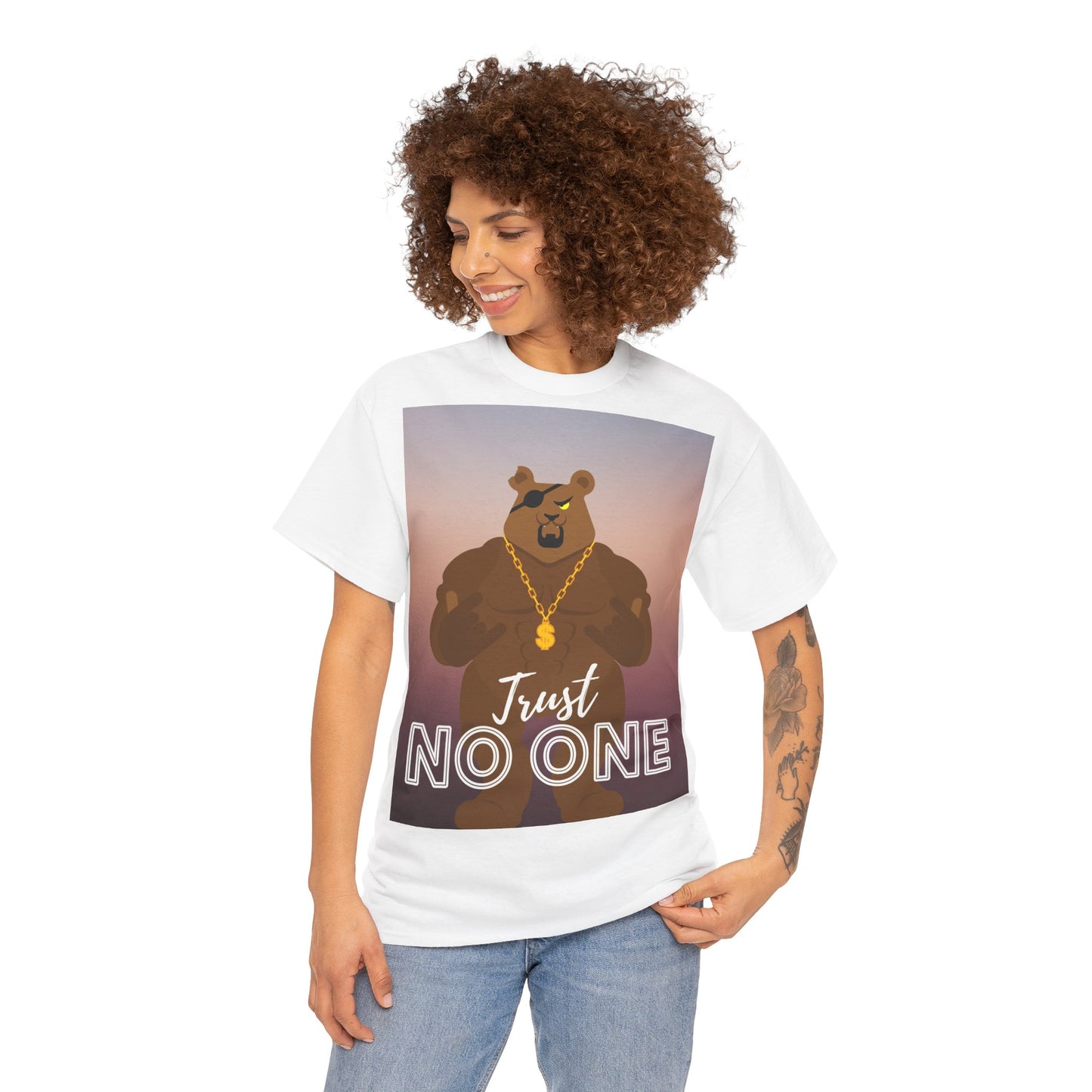 Unisex T-Shirt aus schwerer Baumwolle, (Trust No One) Caption, Bären T-Shirt, Gansta Bär Shirt